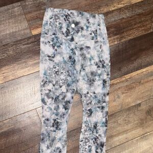 Lulu lemon adult size 4 leggings
